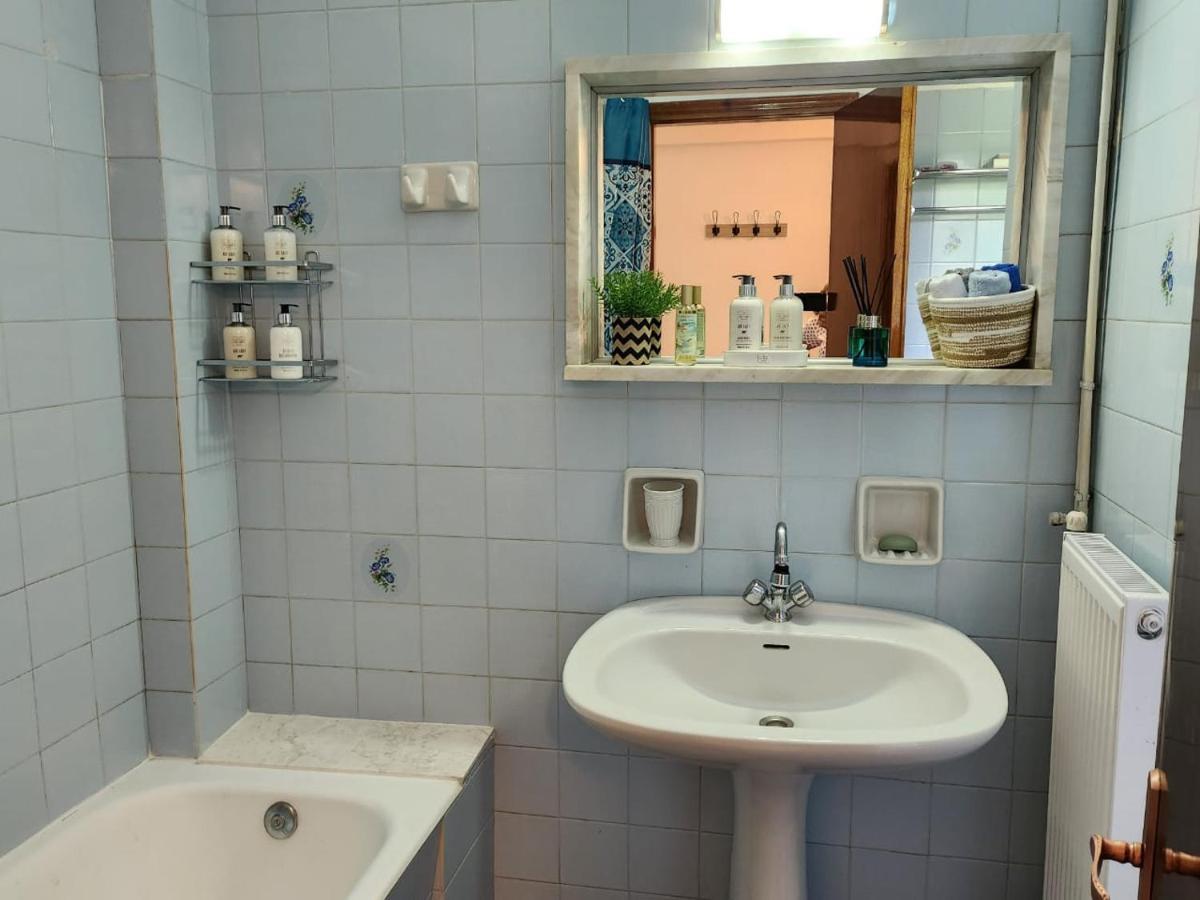 Queen Aspri Apartment 3' Min To The Beach! 安迪基拉 外观 照片