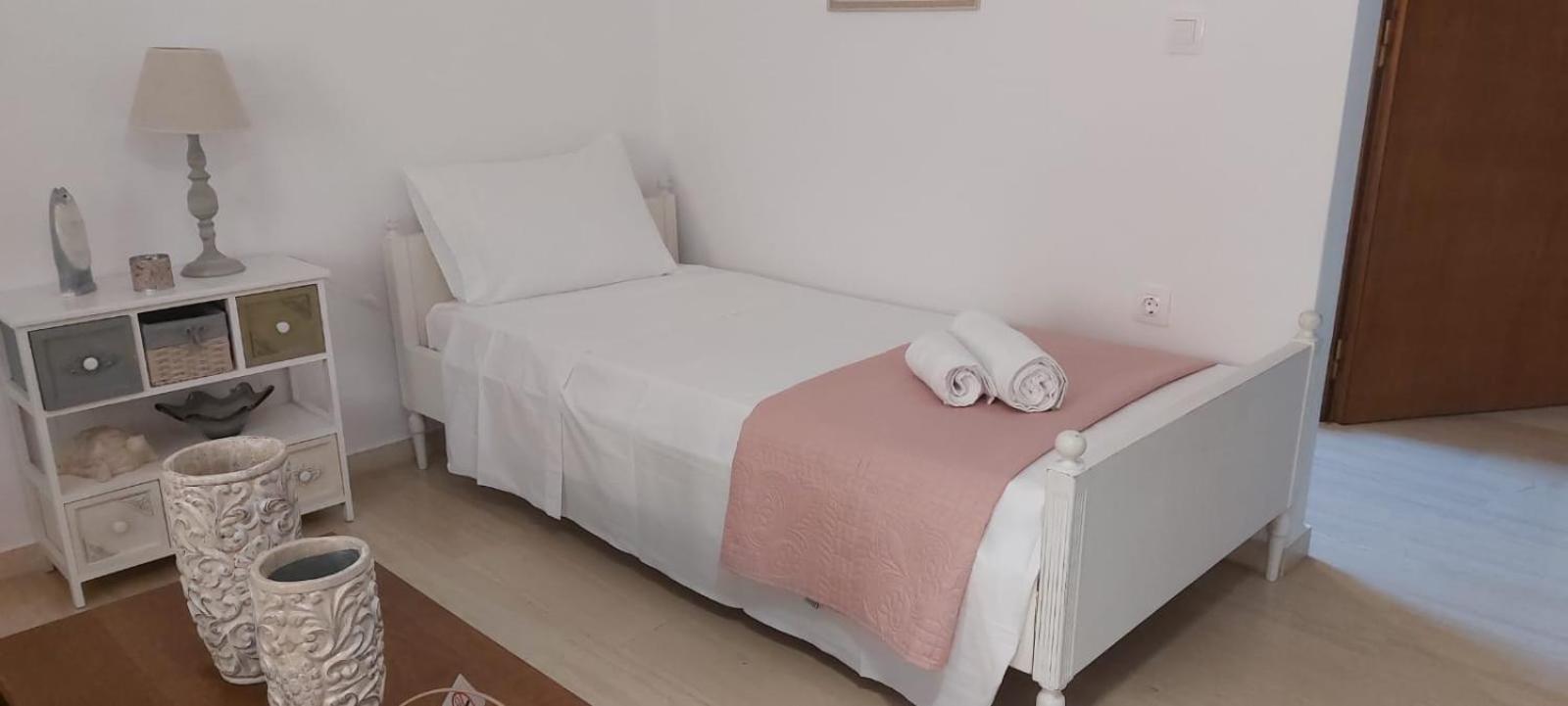 Queen Aspri Apartment 3' Min To The Beach! 安迪基拉 外观 照片